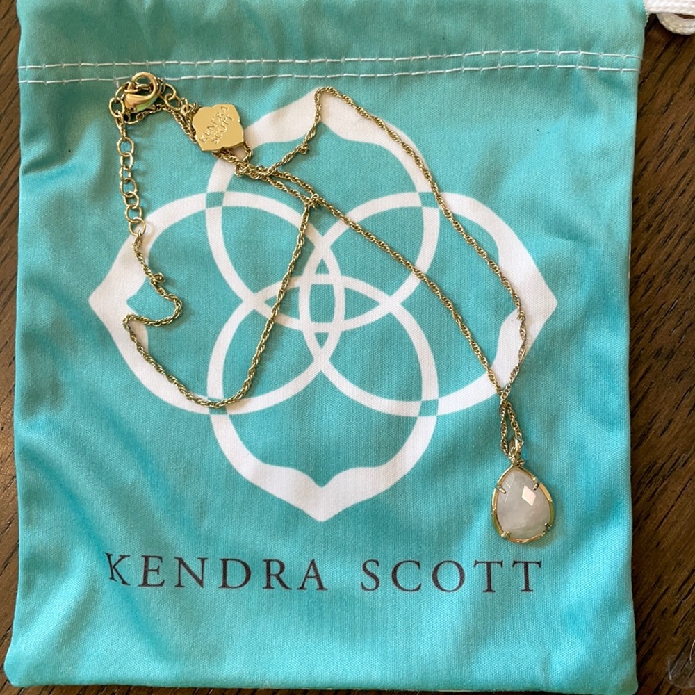 Kendra Scott necklace